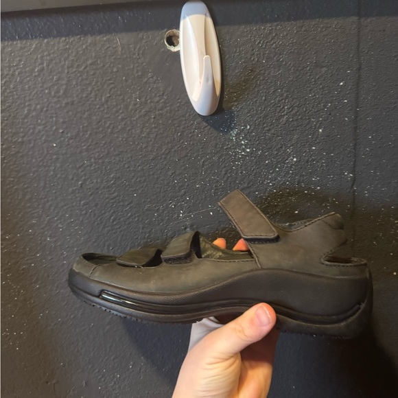 Dansko Black Green Leather Sandals with Adjustable Straps and Rugged Platform - Picture 7 of 8